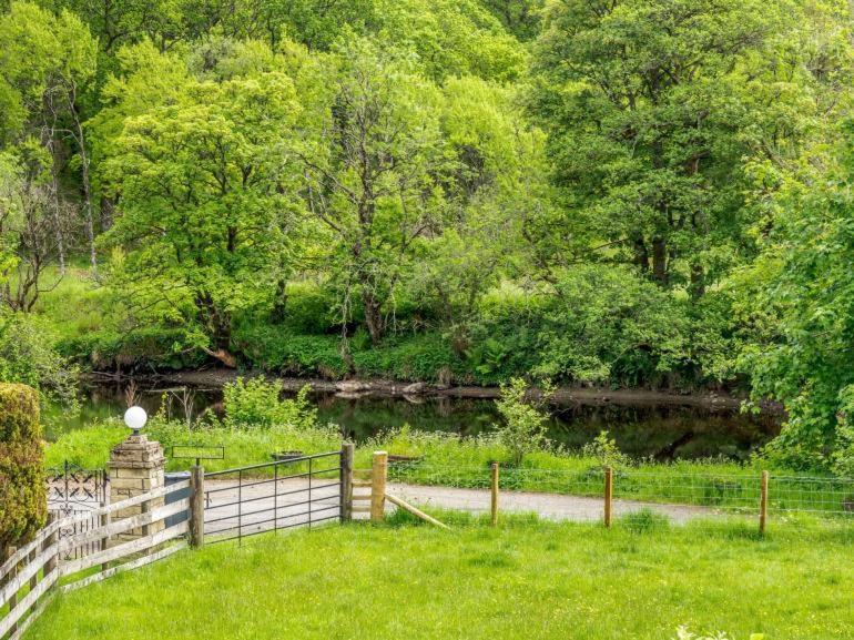 3 Bedroom Luxury Home, Hot Tub, Stunning Views Of Killin, Sitting On The River Dochart Екстер'єр фото