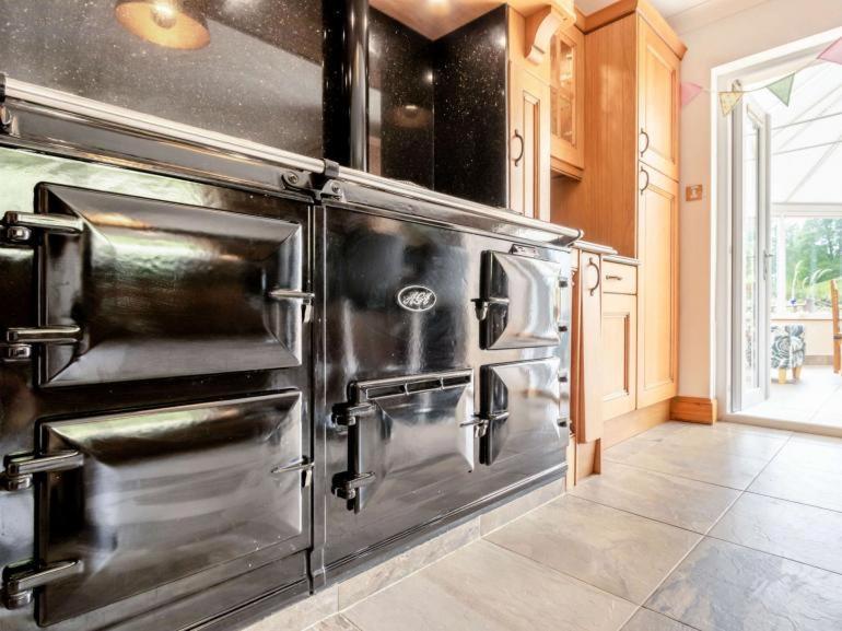 3 Bedroom Luxury Home, Hot Tub, Stunning Views Of Killin, Sitting On The River Dochart Екстер'єр фото